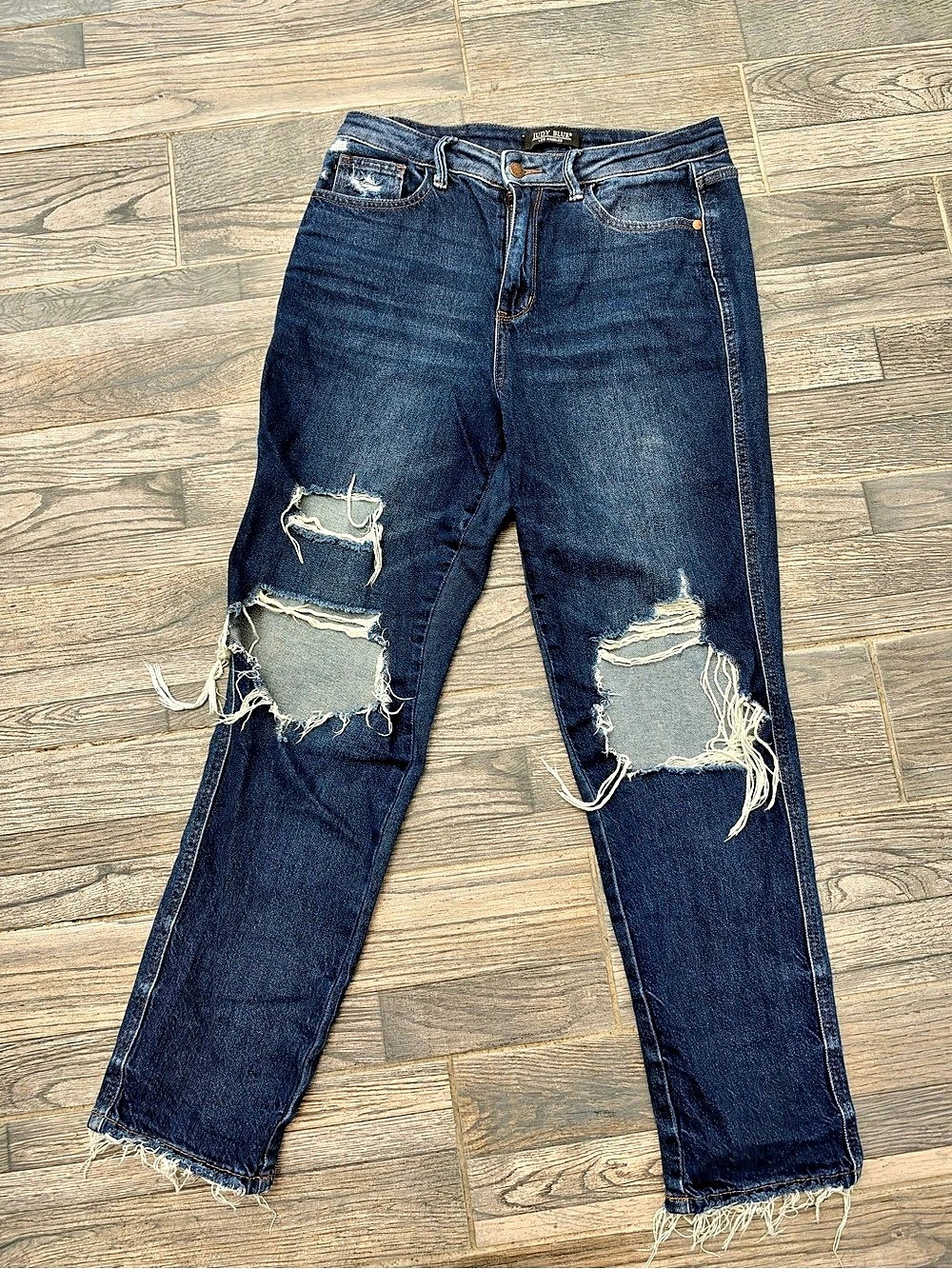 Judy Blue Women’s distressed jeans - size 9/29